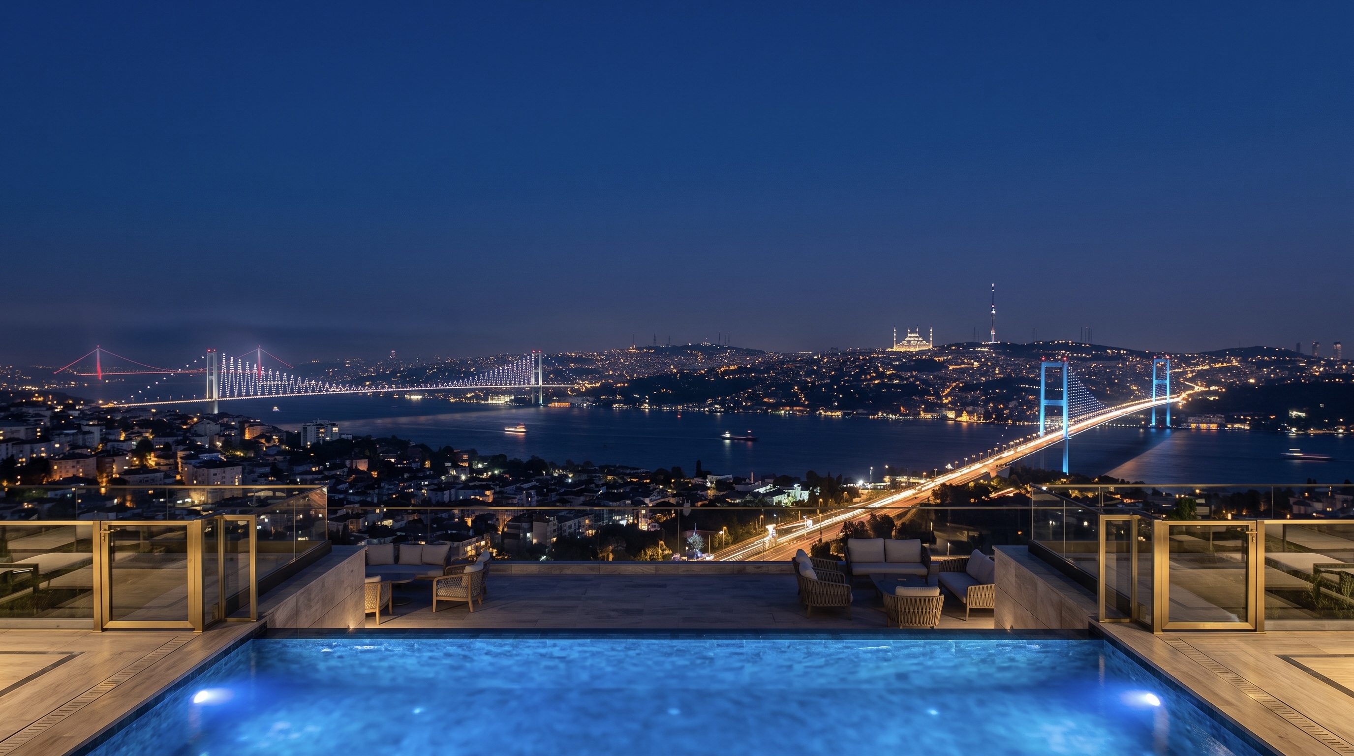 İstanbul Boğazı manzaralı teras ve havuz